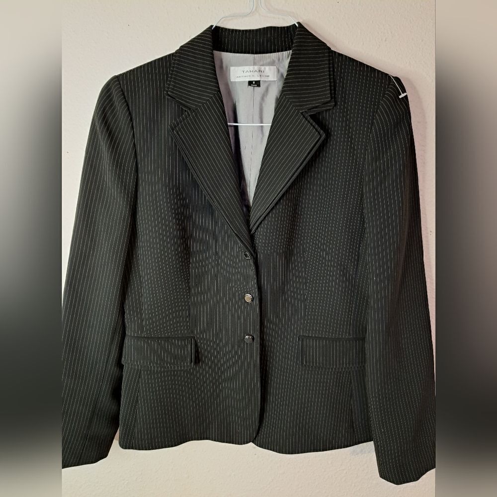 Tahari  black pinstripe blazer jacket size 8